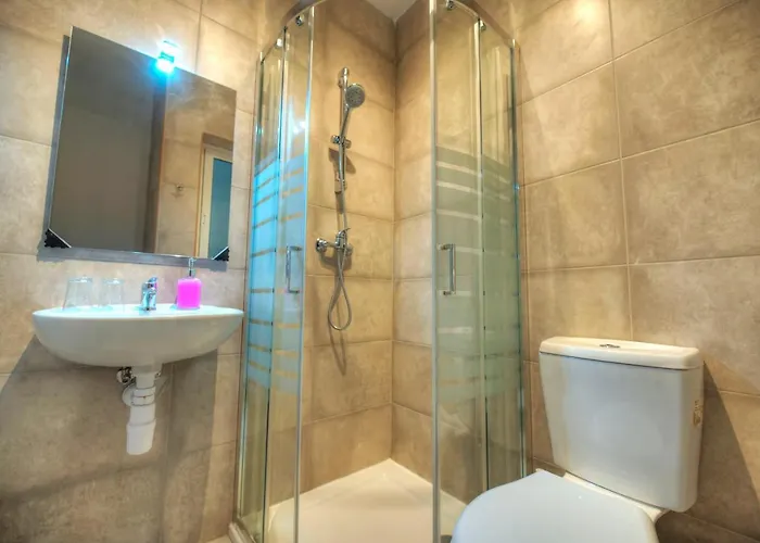 Seafront Bright & Spacious 2 Bedrooms Gogzr-1 * Gzira