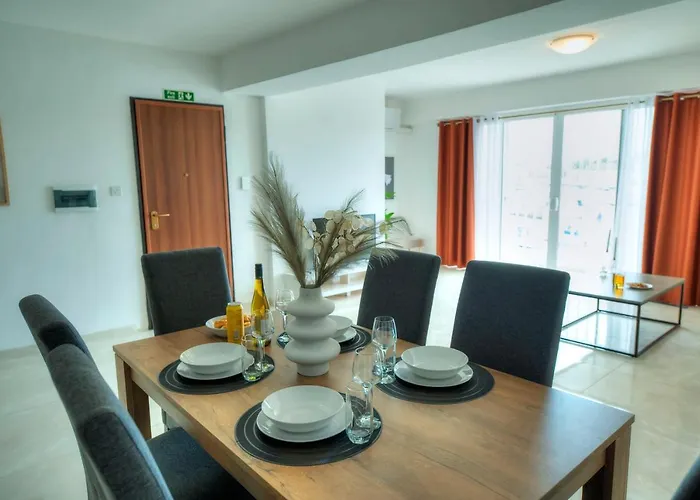 Seafront Bright & Spacious 2 Bedrooms Gogzr-1 Daire *