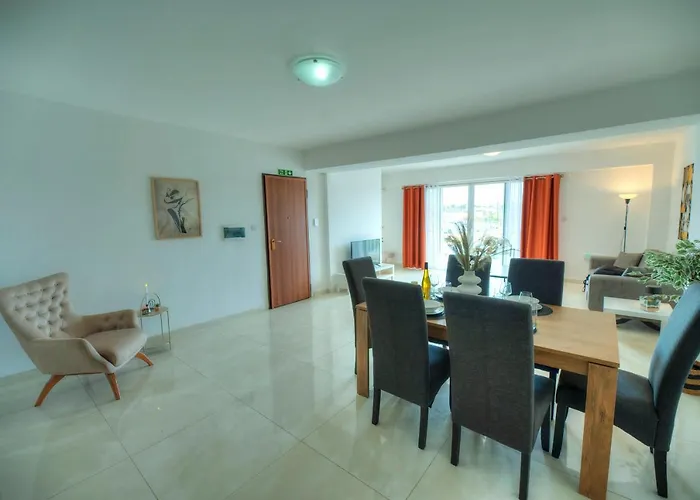 Seafront Bright&spacious 2 Bedrooms Gogzr-1 Gzira