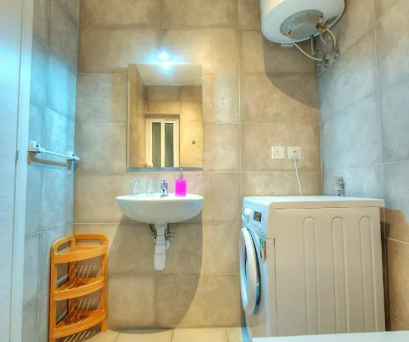 Daire Seafront Bright & Spacious 2 Bedrooms Gogzr-1