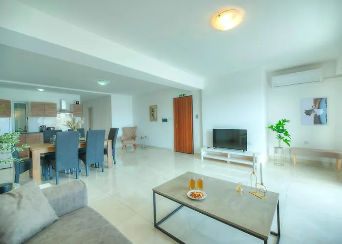 Seafront Bright&spacious 2 Bedrooms Gogzr-1 * Gzira